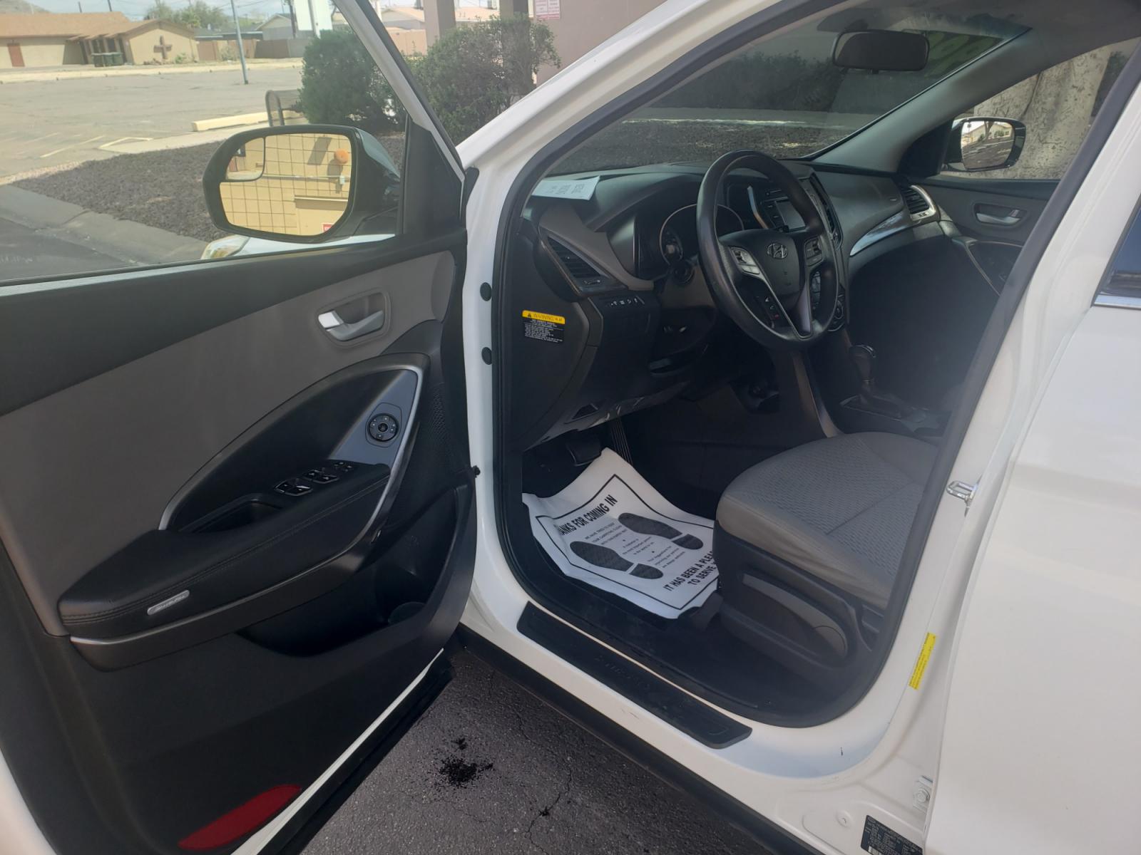 2017 WHITE /gray and black Hyundai Santa Fe SE sport (5NMZT3LB6HH) with an 2.4L L4 DOHC 16V engine, 4-Speed Automatic transmission, located at 323 E Dunlap Ave., Phoenix, AZ, 85020, (602) 331-9000, 33.567677, -112.069000 - 2017 Hyundai Santa Fe Sport,........A Must See!! No accidents, Ice cold AC. The SUV is gorgeous inside and out. Power windows, Power door locks, Touch screen Stereo/CD Player, Phone sync, Bluetooth, Backup camera, Beautiful gray and black interior with gray cloth seats in near perfect condition, Inc - Photo #8